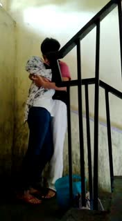 hijab nyepong di tangga – [email protected]