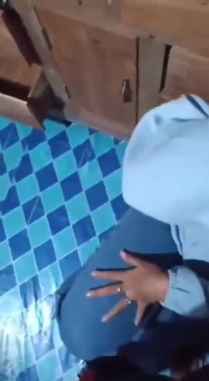 Dipaksa ngisep kntI pacar diruang tamu