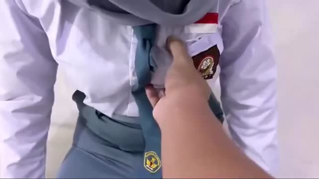 1. Siswi Disewa Guru Olahraga Pake Kondom Takut Hamil